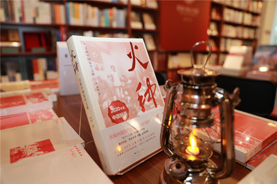 張文宏昨在復(fù)旦擔(dān)任&ldquo;輪值店長&rdquo;談沉浸式閱讀學(xué)黨史,&ldquo;思南&middot;初心書房&rdquo;復(fù)旦站啟動